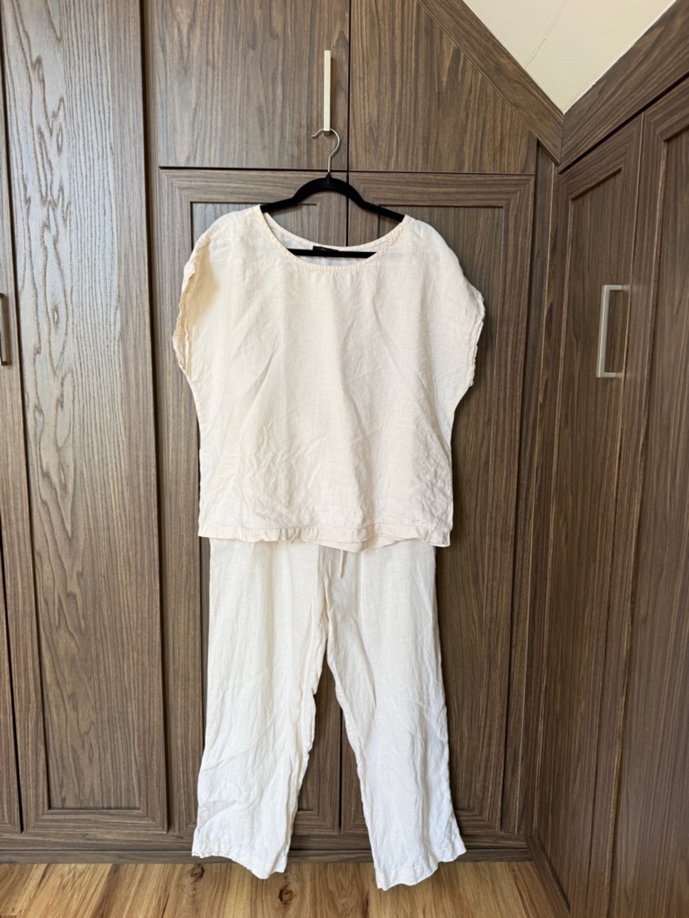 Quince Linen Pajama Set - Relaxed Short Sleeve Top & Wide Leg Pants - Picture 8 of 15